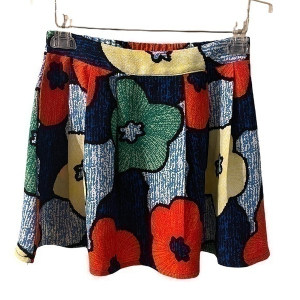 Vintage Floral Skirt
Size Small (27” waist & 15” length)